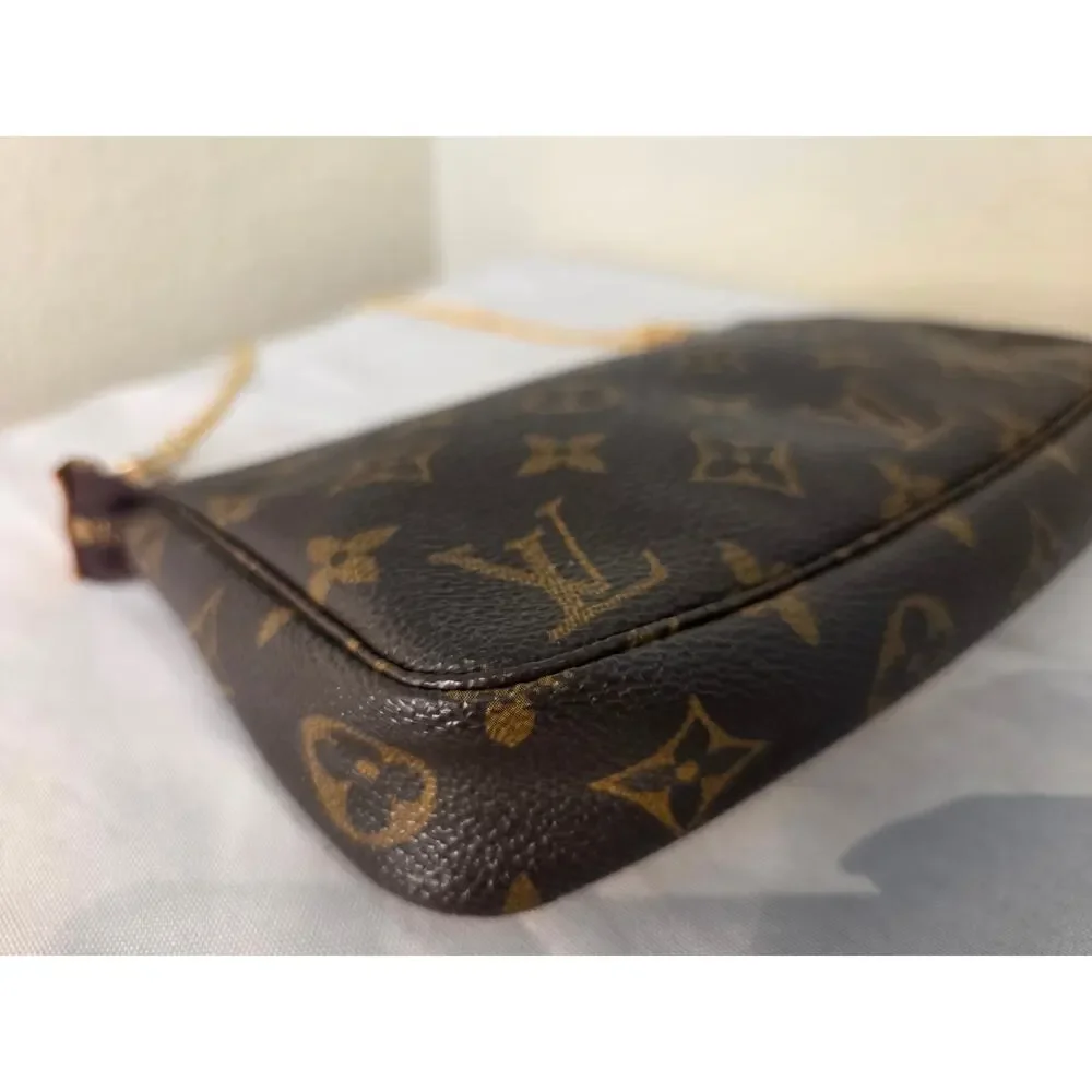 Louis Vuitton Monogram Pochette Accessoires AR1907 Shoulder Bag LV Monogram